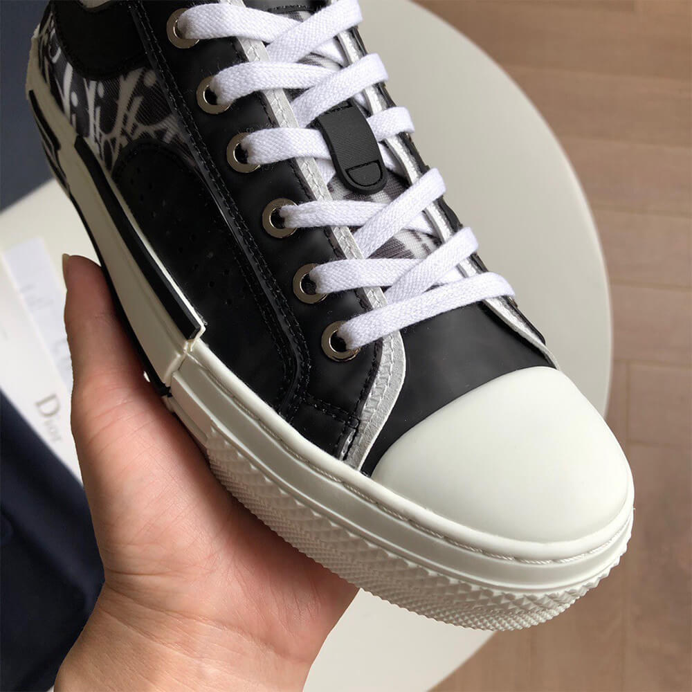 B23 LOW-TOP SNEAKER