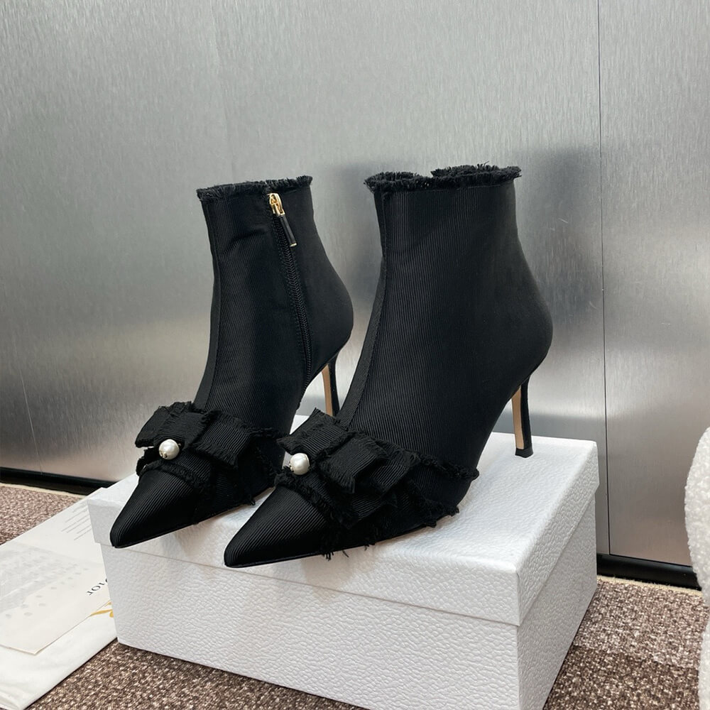 D10r AD10rable Heeled Ankle Boot