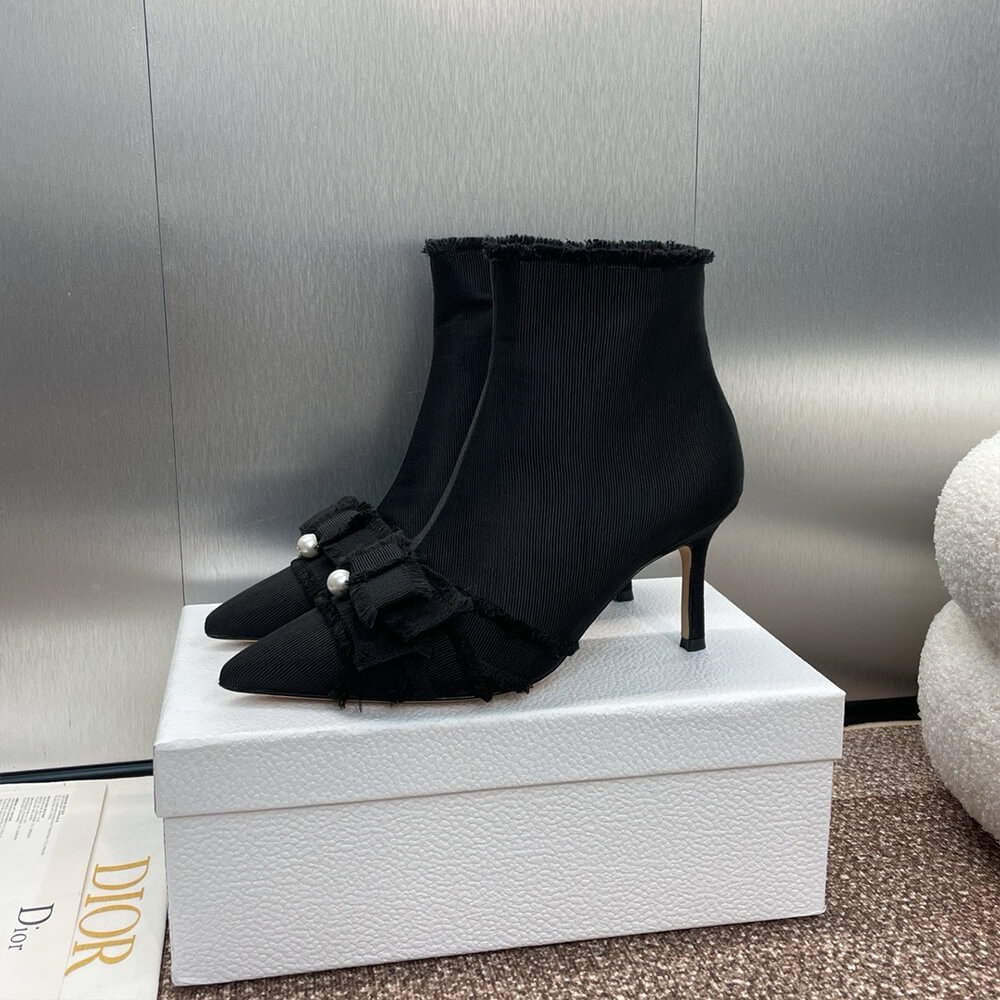 D10r AD10rable Heeled Ankle Boot