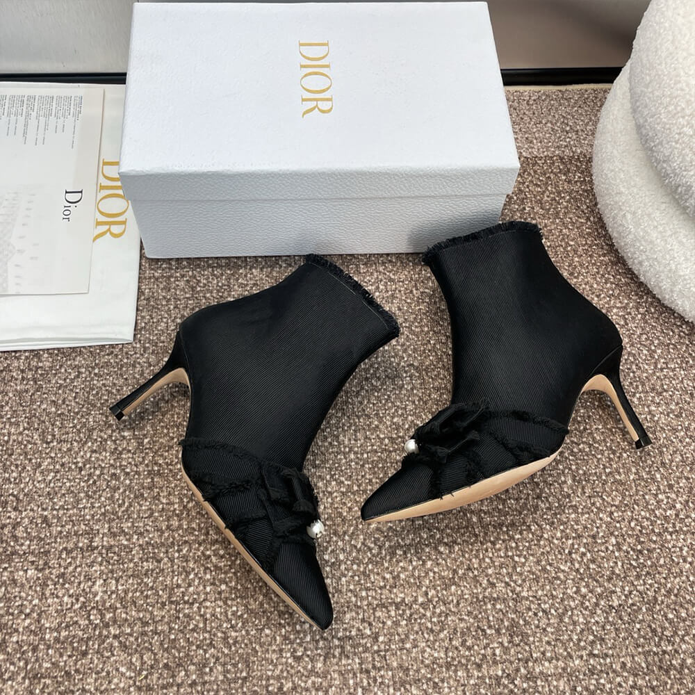 D10r AD10rable Heeled Ankle Boot