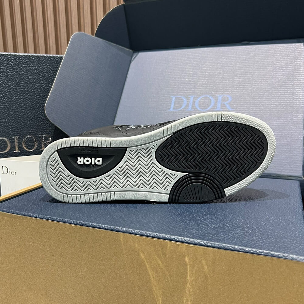 D10r B27 Low-Top Sneaker