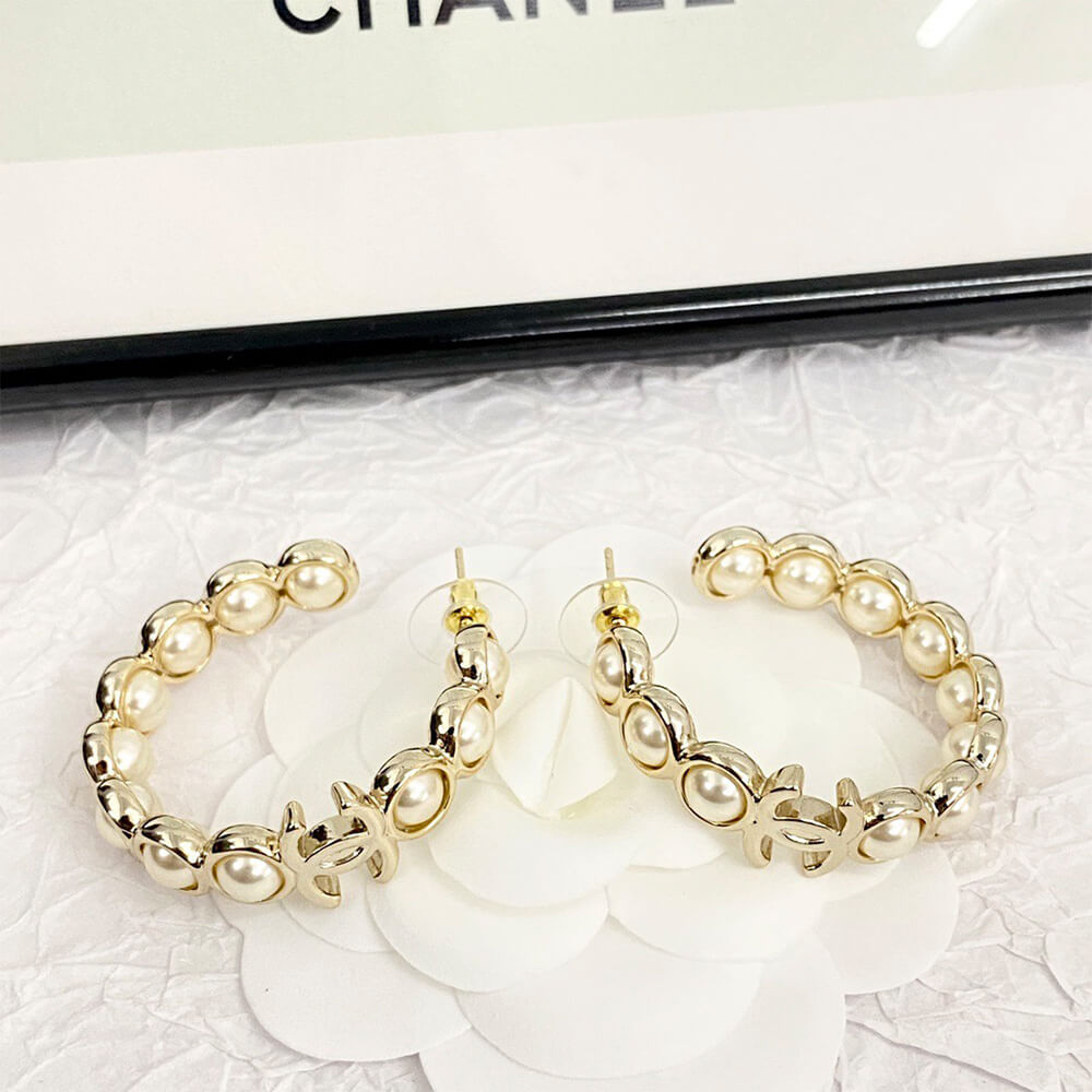 Ch**el PEARL EARRINGS