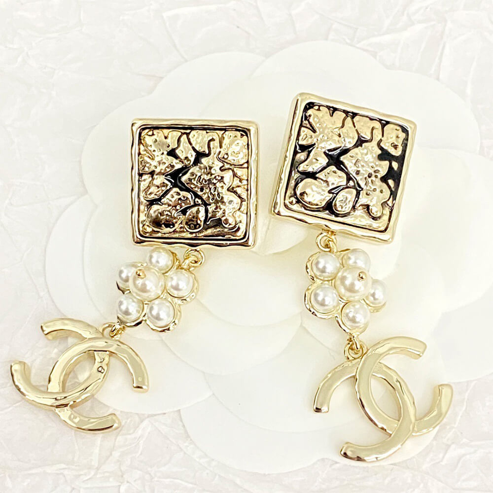 Ch**el PEARL EARRINGS