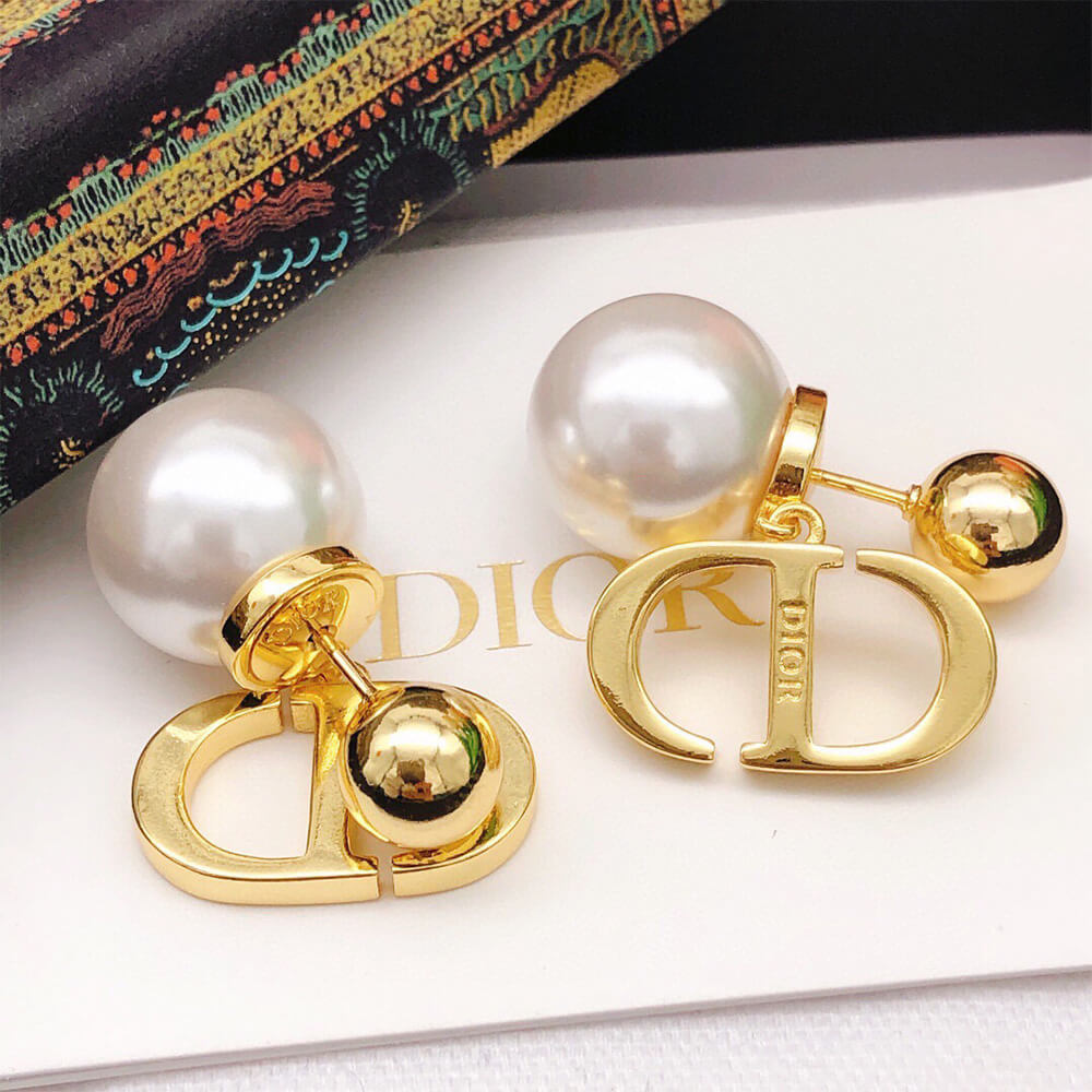 D10r PEARL EARRINGS