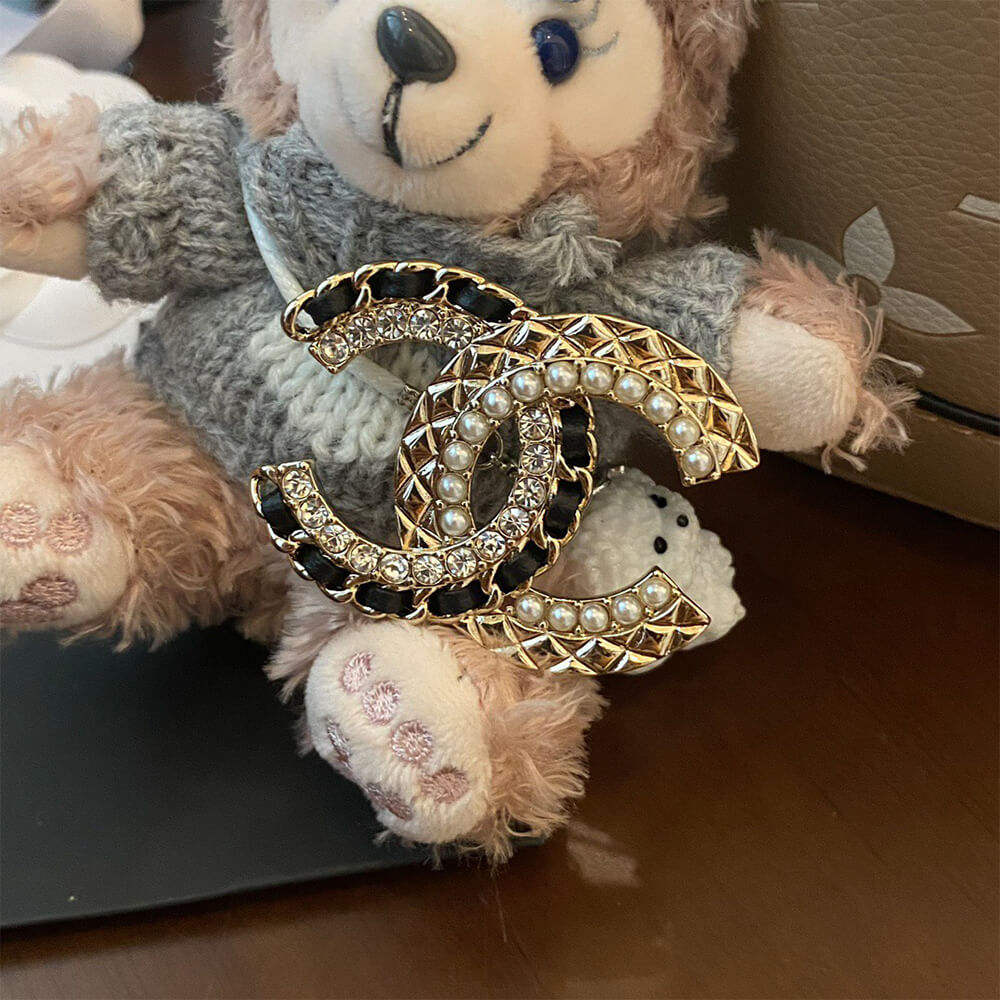 Ch**el BROOCH