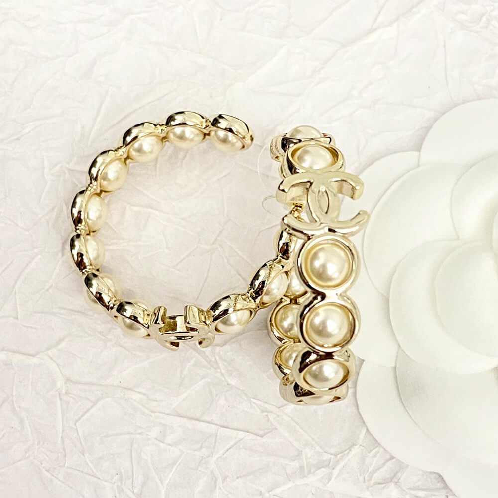 Ch**el PEARL EARRINGS