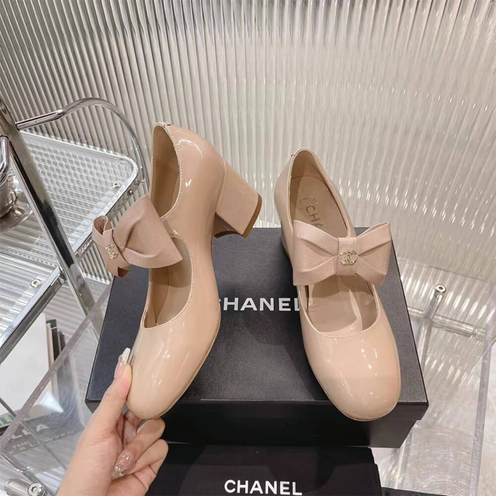 Ch**el Pumps