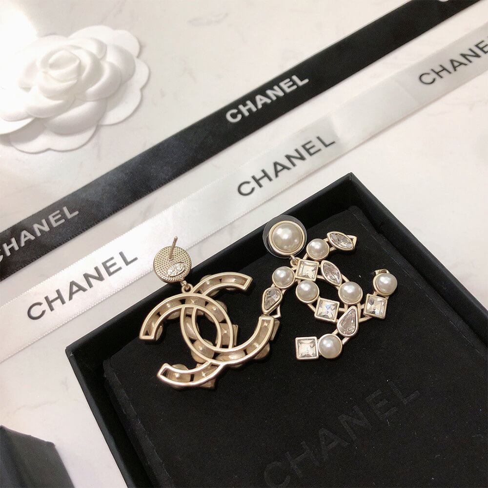 Ch**el PEARL EARRINGS