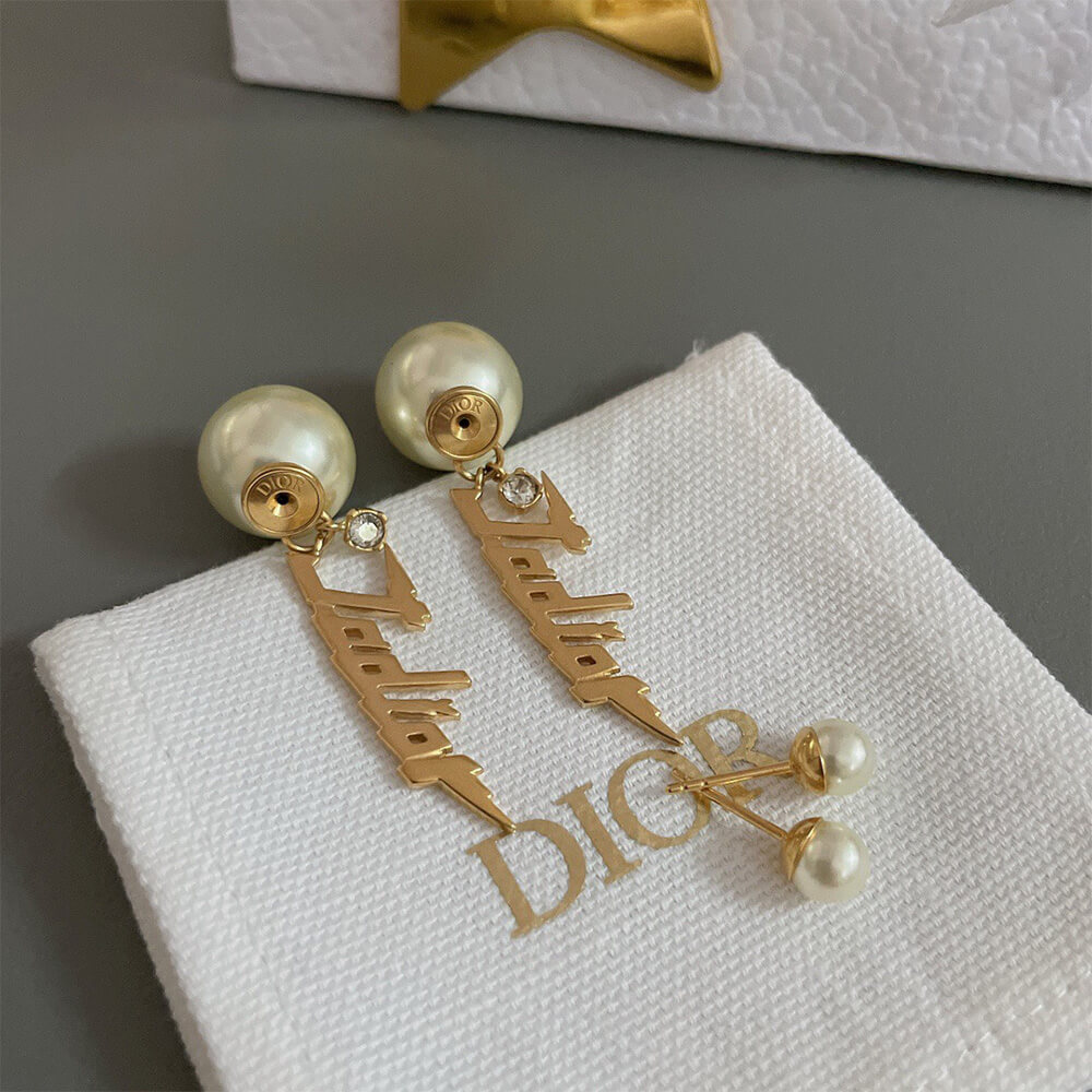 D10r PEARL EARRINGS