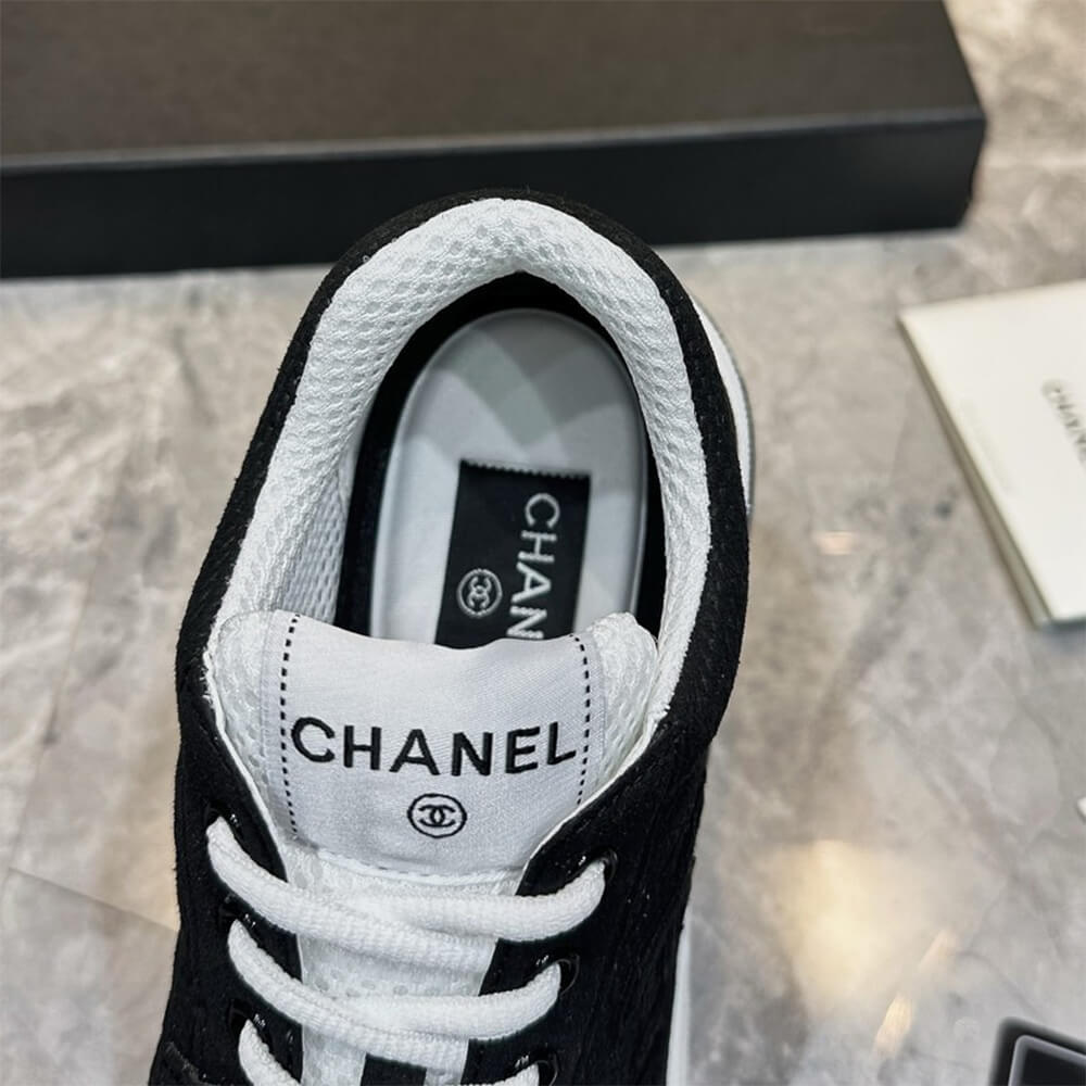 Ch**el Sneaker