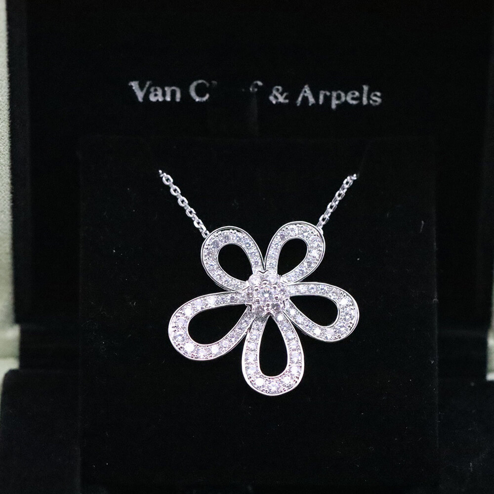 V*n Cl**f & Arpels Necklace