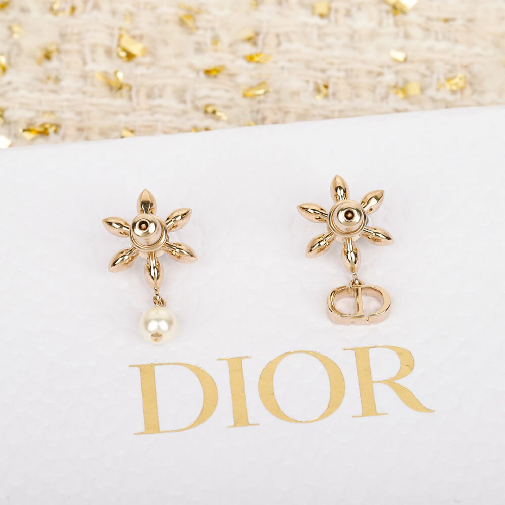 D10r PEARL EARRINGS
