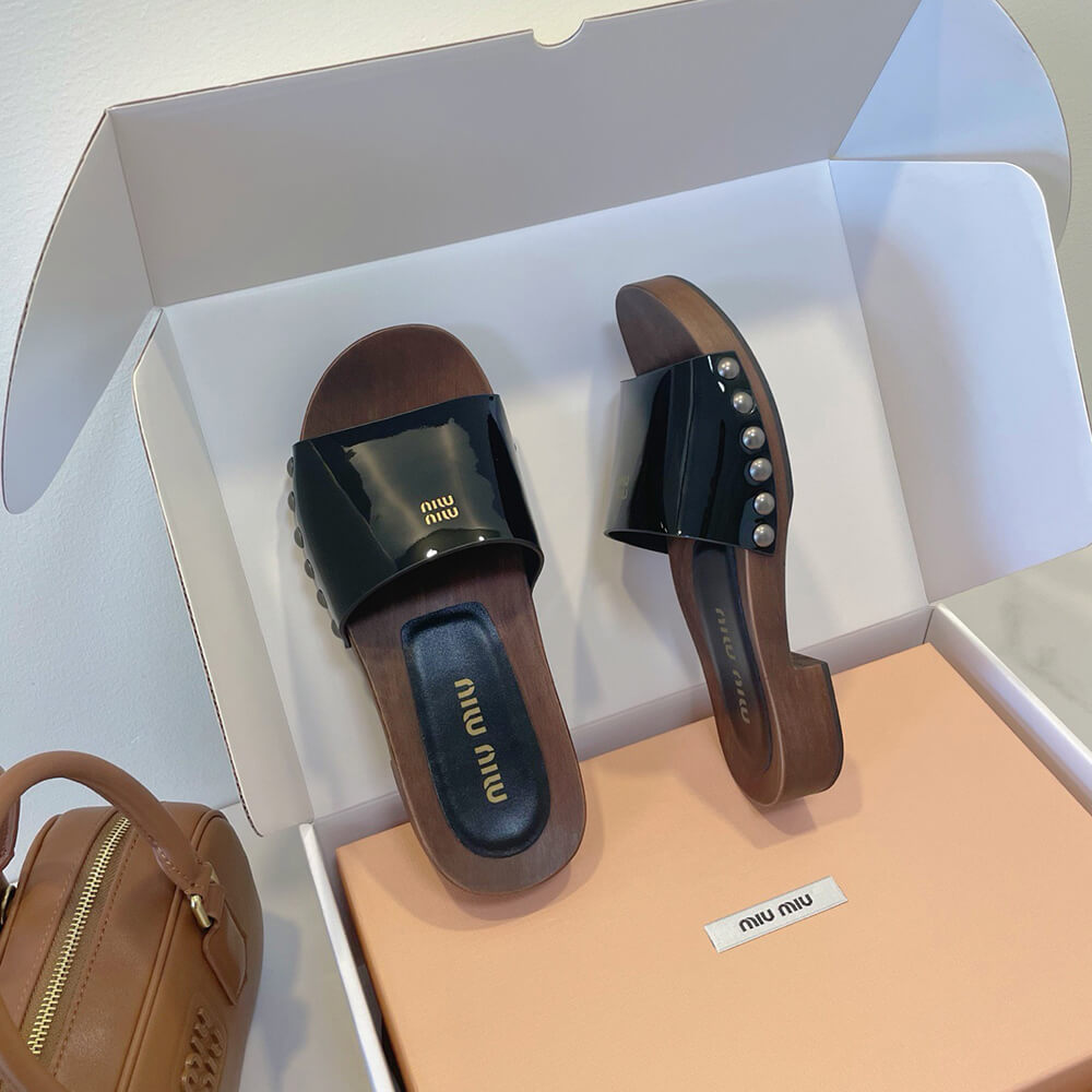 M1um1u Patent leather clogs