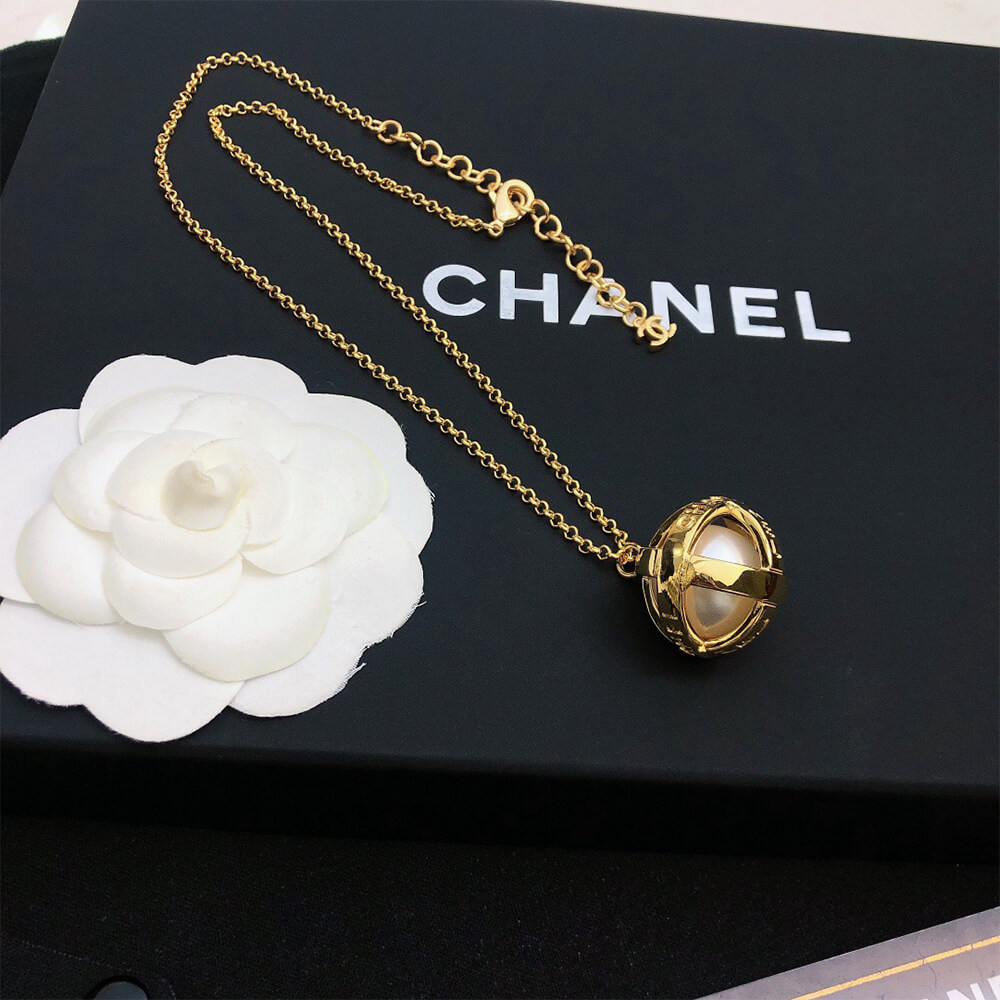 Ch**el Necklace
