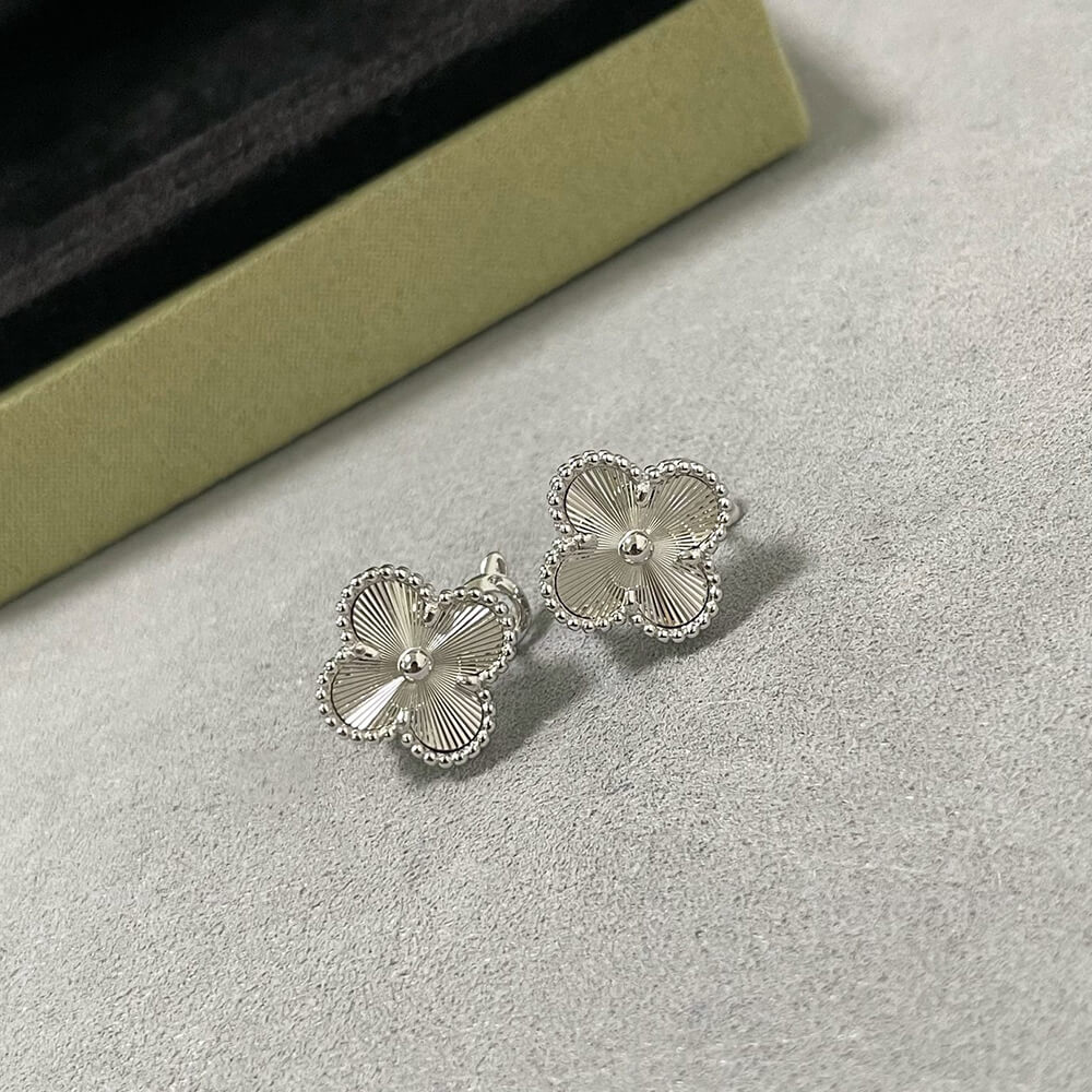 V*n Cl**f & Aepels Earrings