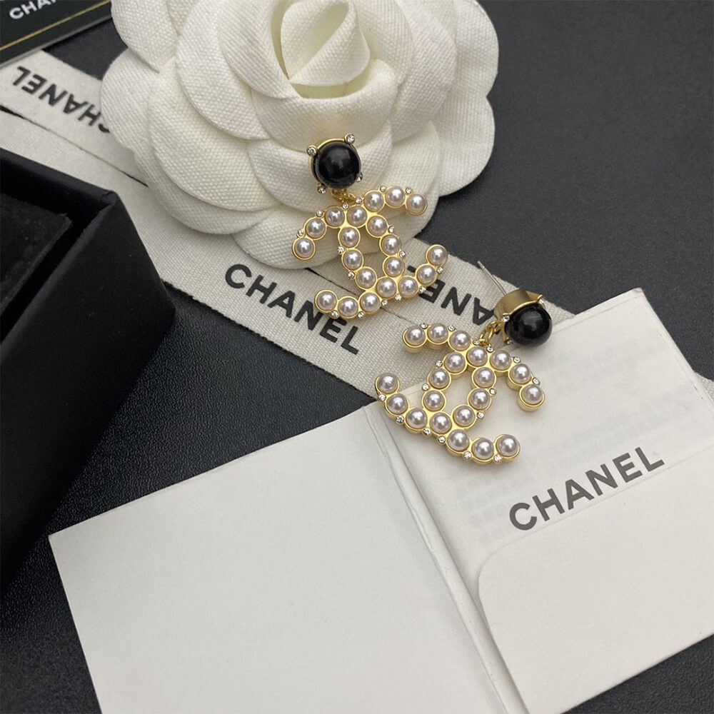 Ch**el PEARL EARRINGS