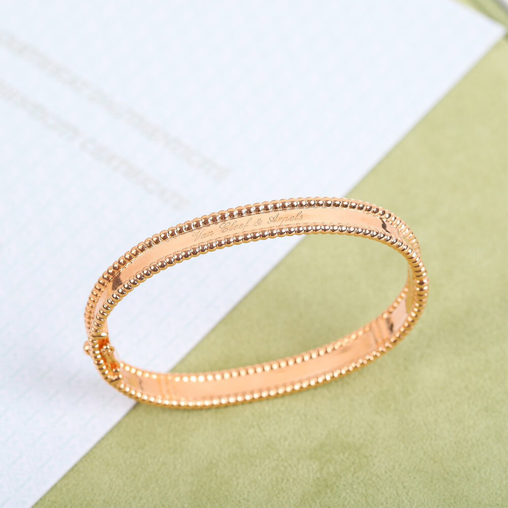 V*n Cl**f & Arpels Perlée Signature Bracelet, medium model