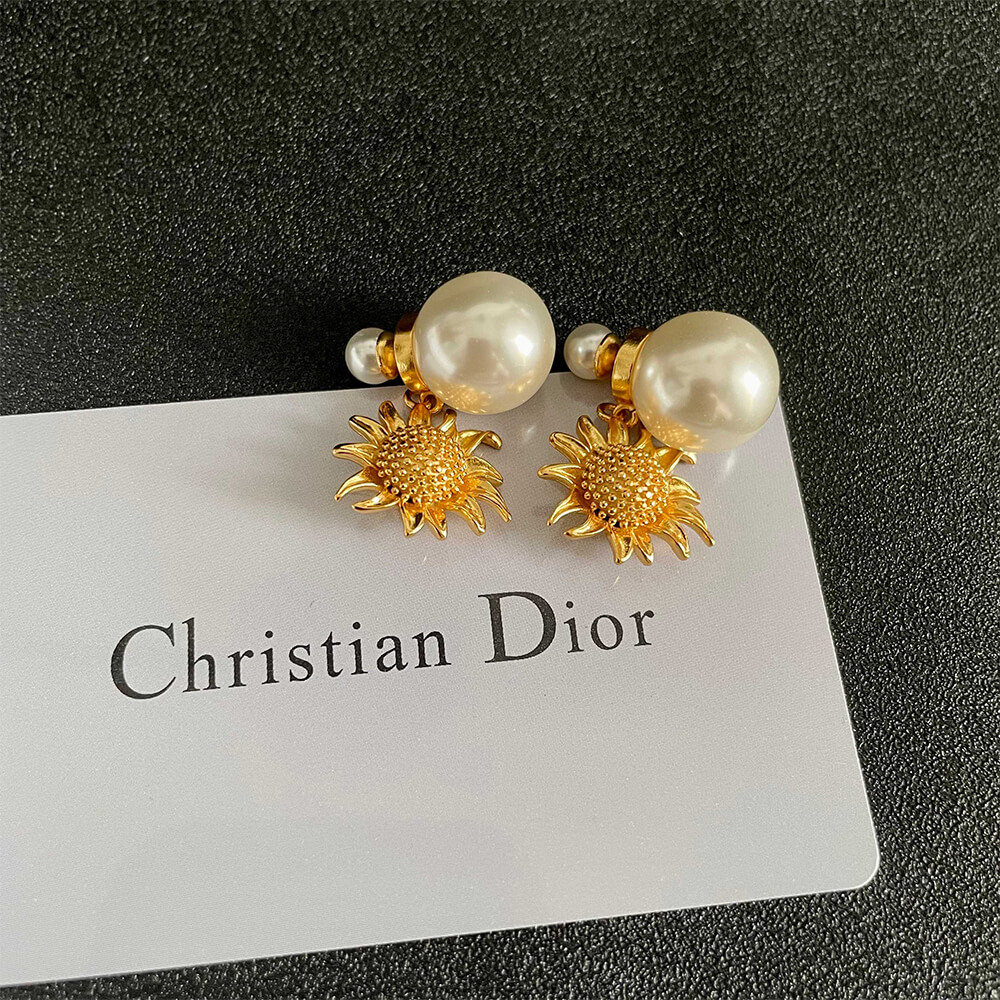 D10r EARRINGS