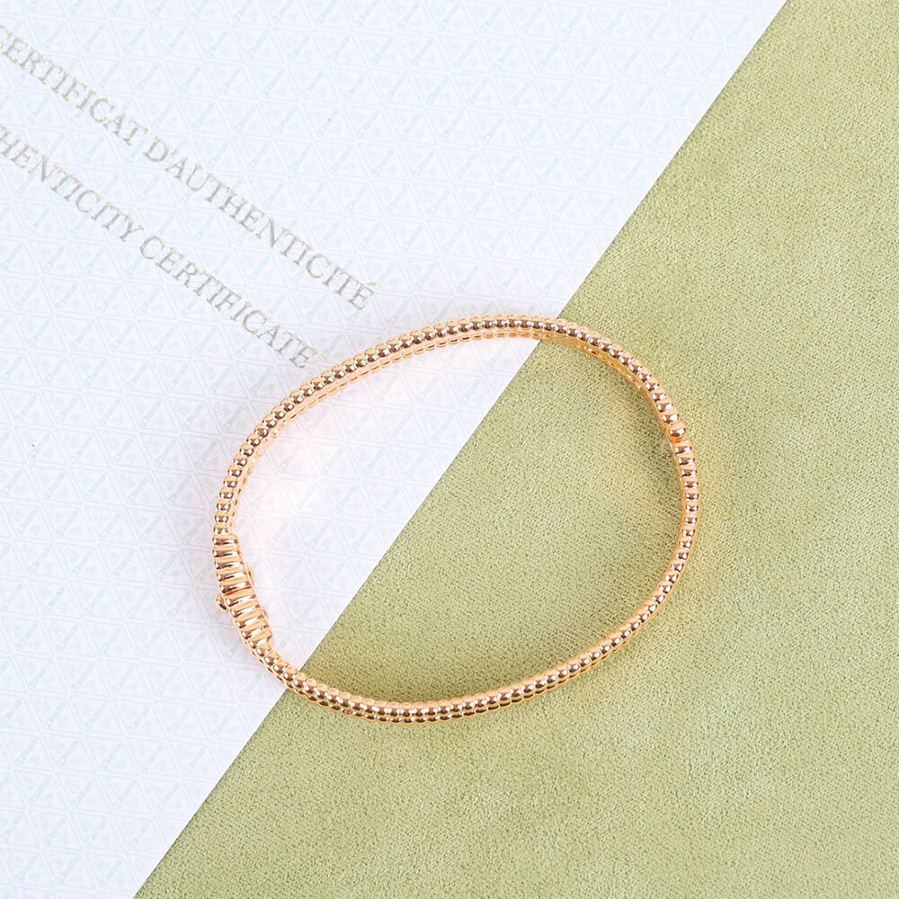 V*n Cl**f & Arpels Perlée Signature Bracelet, medium model