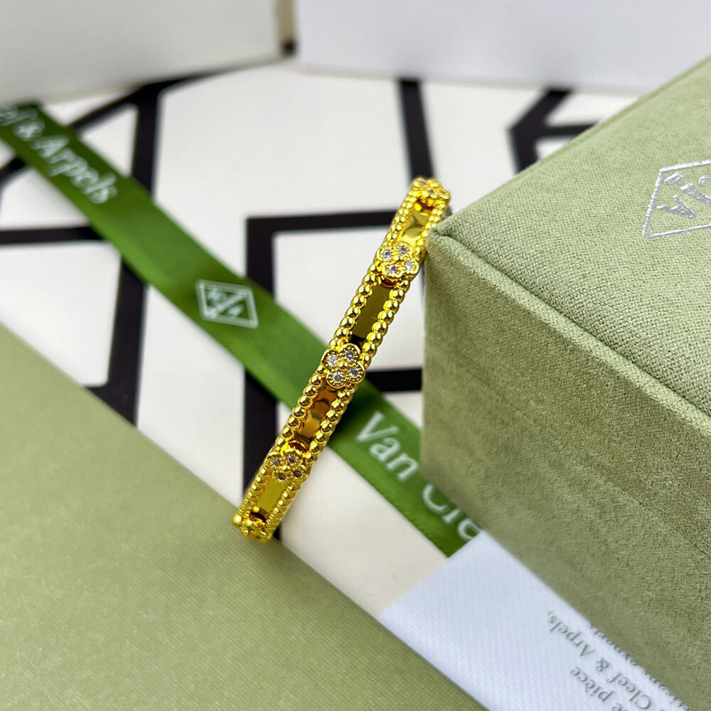 V*n Cl**f & Arpels Perlée sweet clovers bracelet, medium model