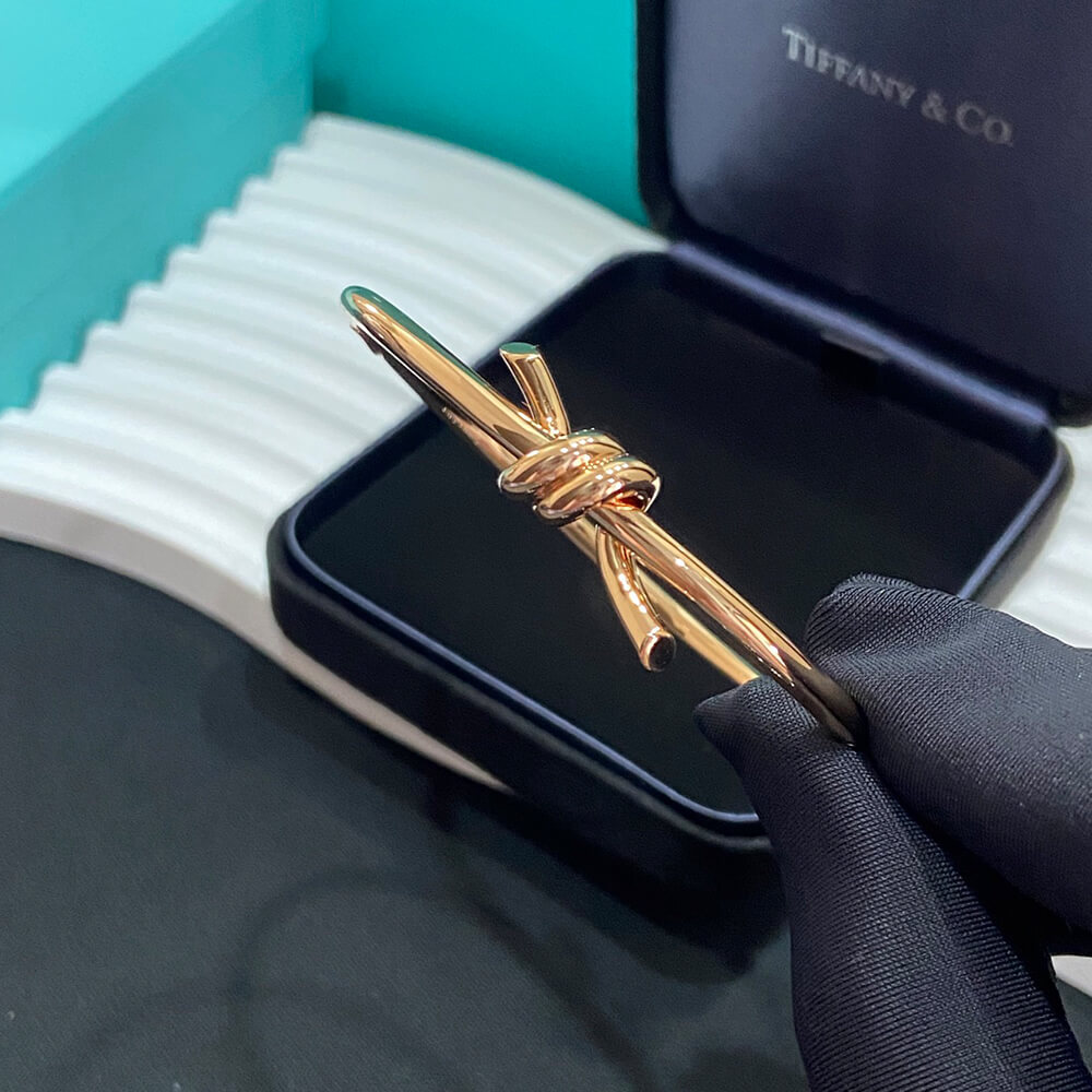 T*f*ny Knot Wire Bangle