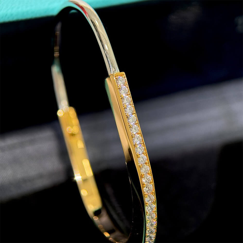 T*f*ny Lock Narrow Bangle