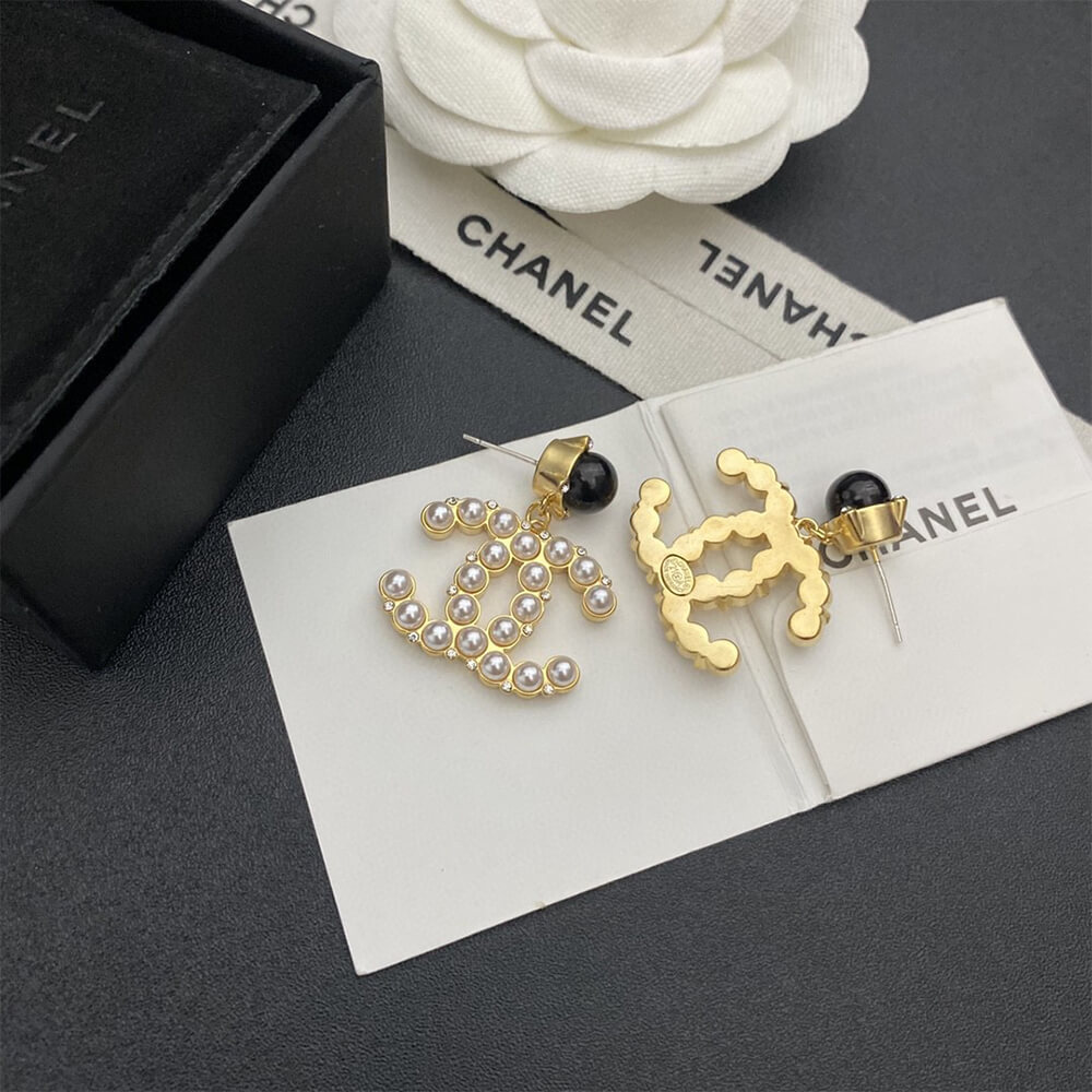 Ch**el PEARL EARRINGS