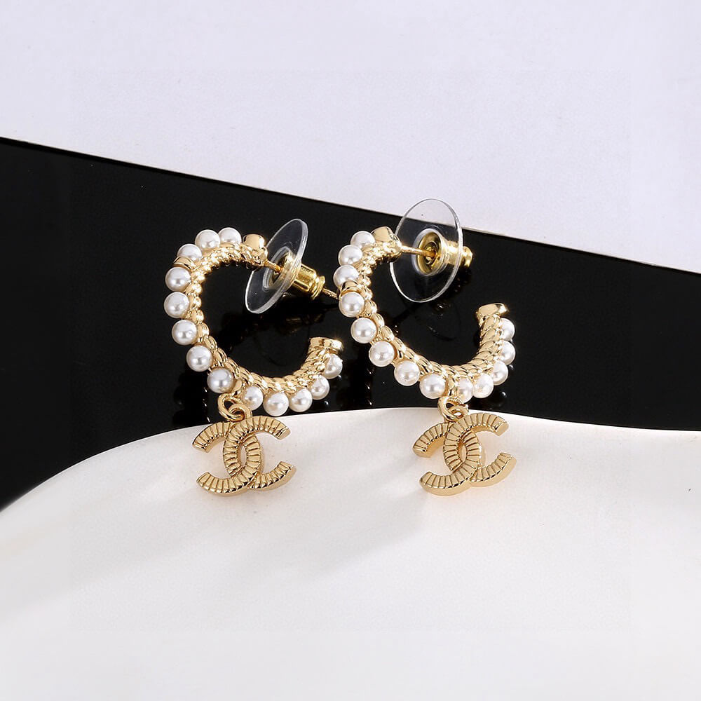 Ch**el PEARL EARRINGS