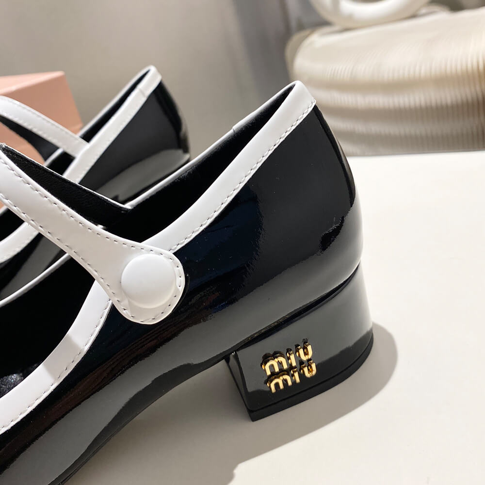 M1um1u Two-tone patent leather Mary Jane pumps