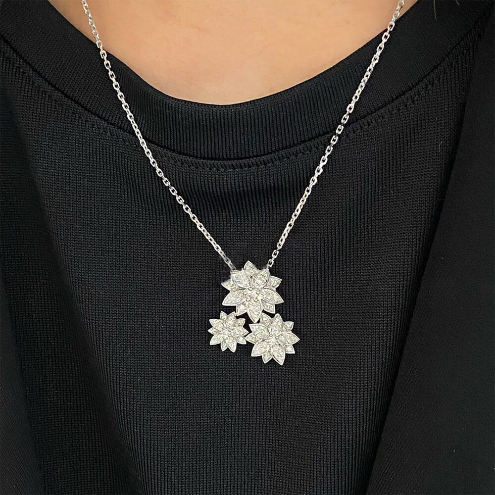 V*n Cl**f & Arpels Lotus pendant, 3 flowers