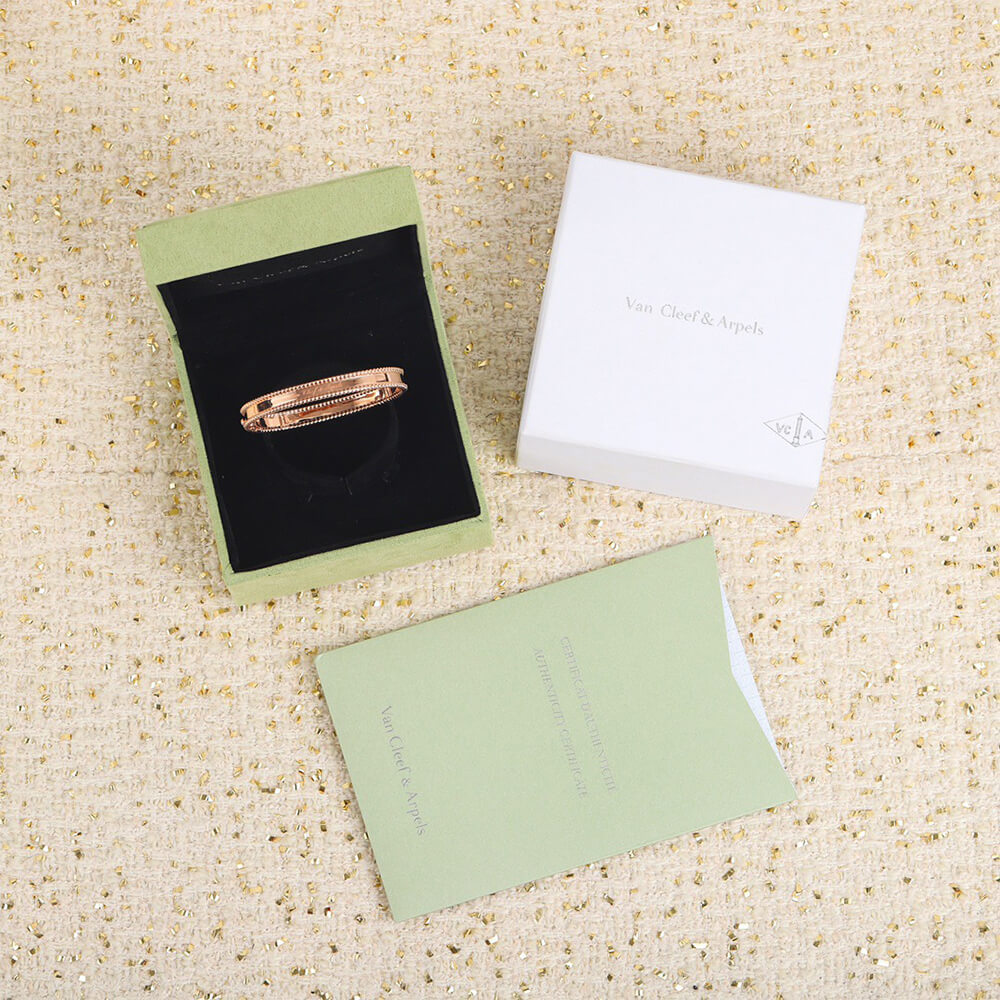 V*n Cl**f & Arpels Perlée Signature Bracelet, medium model
