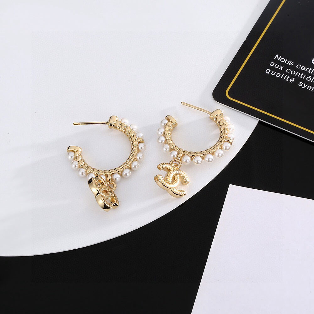 Ch**el PEARL EARRINGS