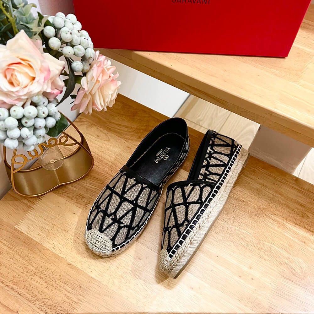 Va1e*ntin0 Garavani Espadrilles