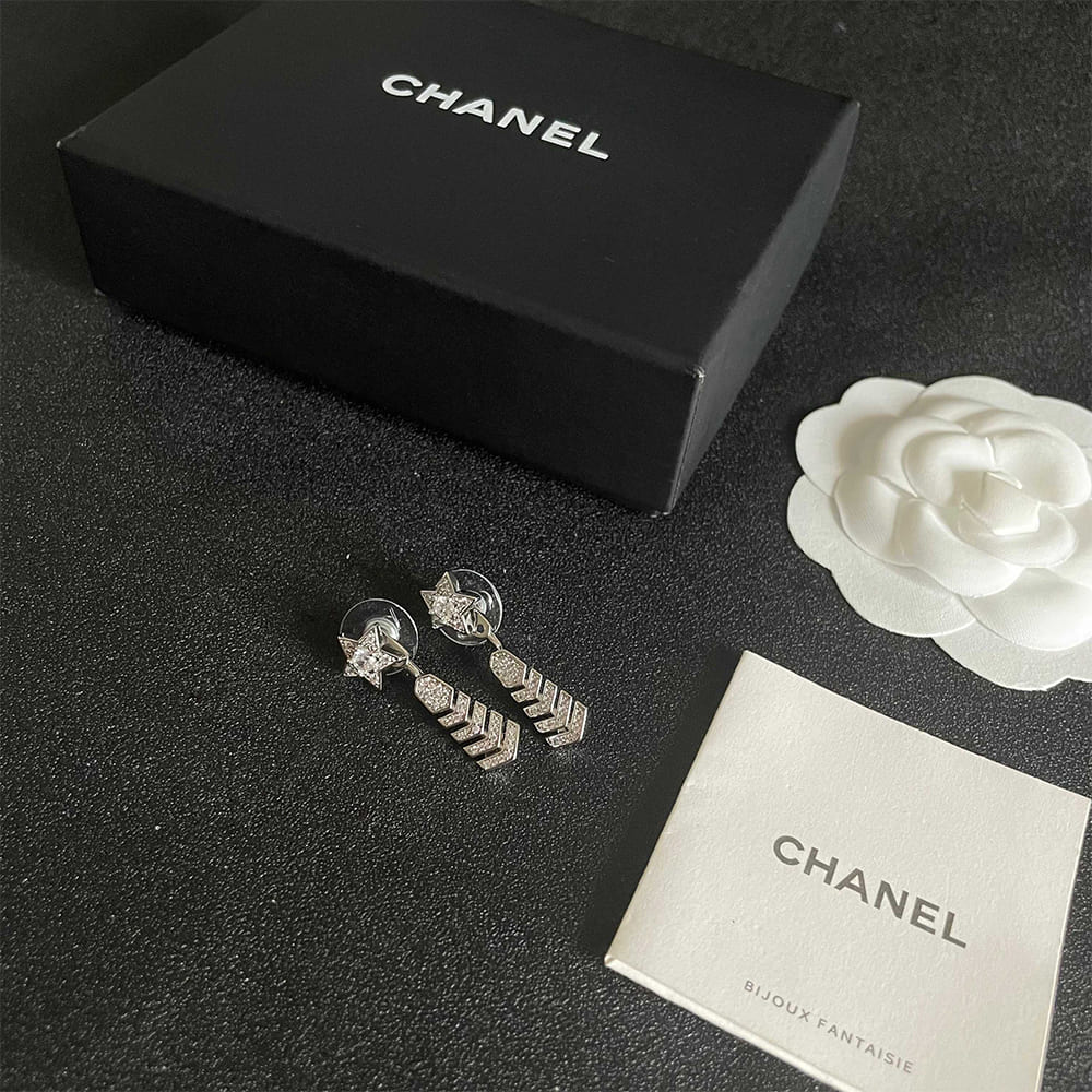Ch**el LUNE DE Ch**el SINGLE CLIP EARRINGS