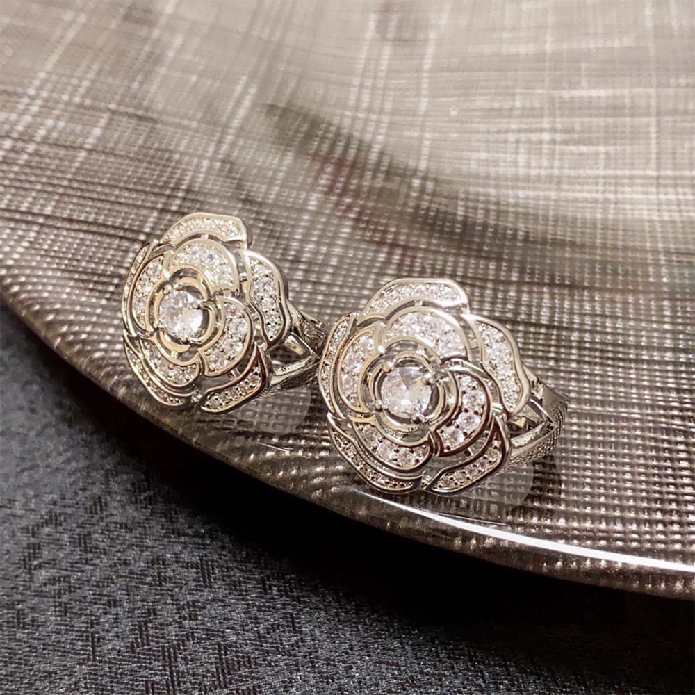 Ch**el BOUTON DE CAM??LIA EARRINGS