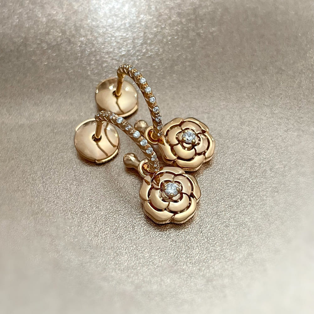 Ch**el EXTRAIT DE CAM??LIA EARRINGS