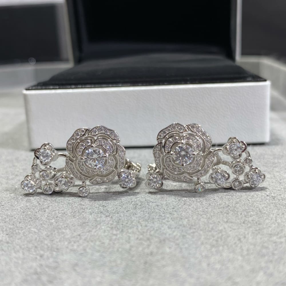Ch**el BOUTON DE CAM??LIA HANGING EARRINGS