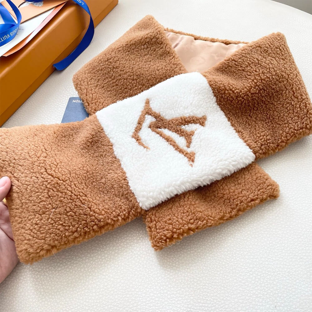 LV Never Freeze Scarf