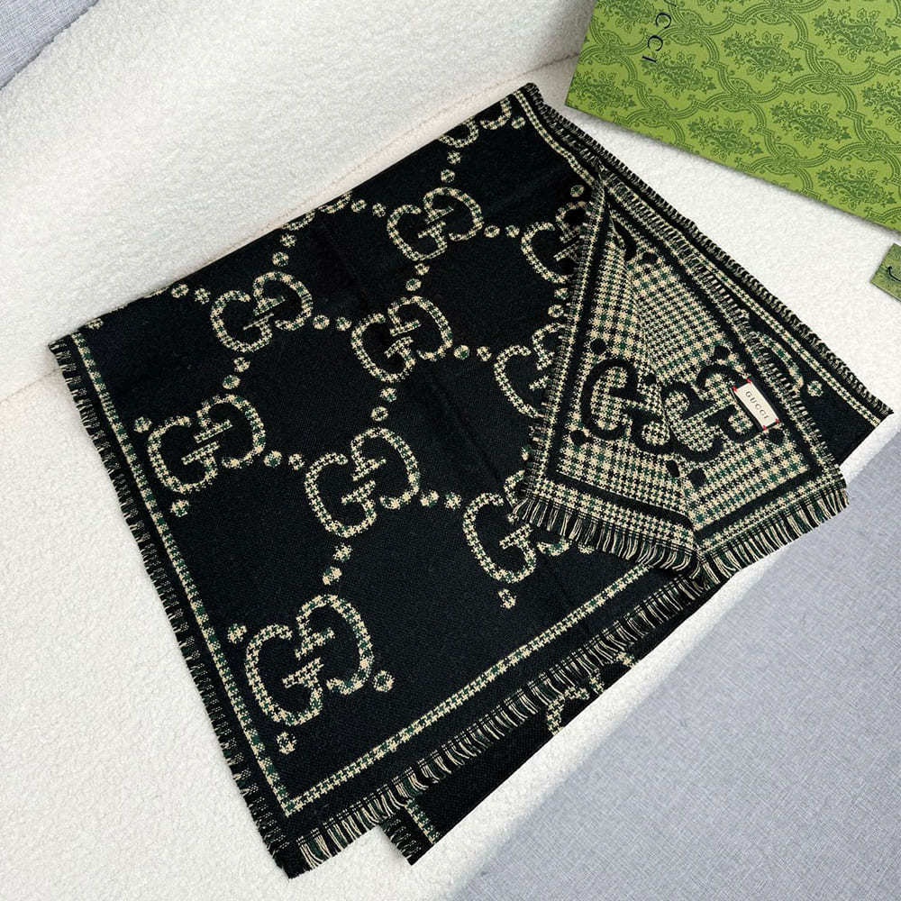 Gvc*1 GG Plaid wool scarf