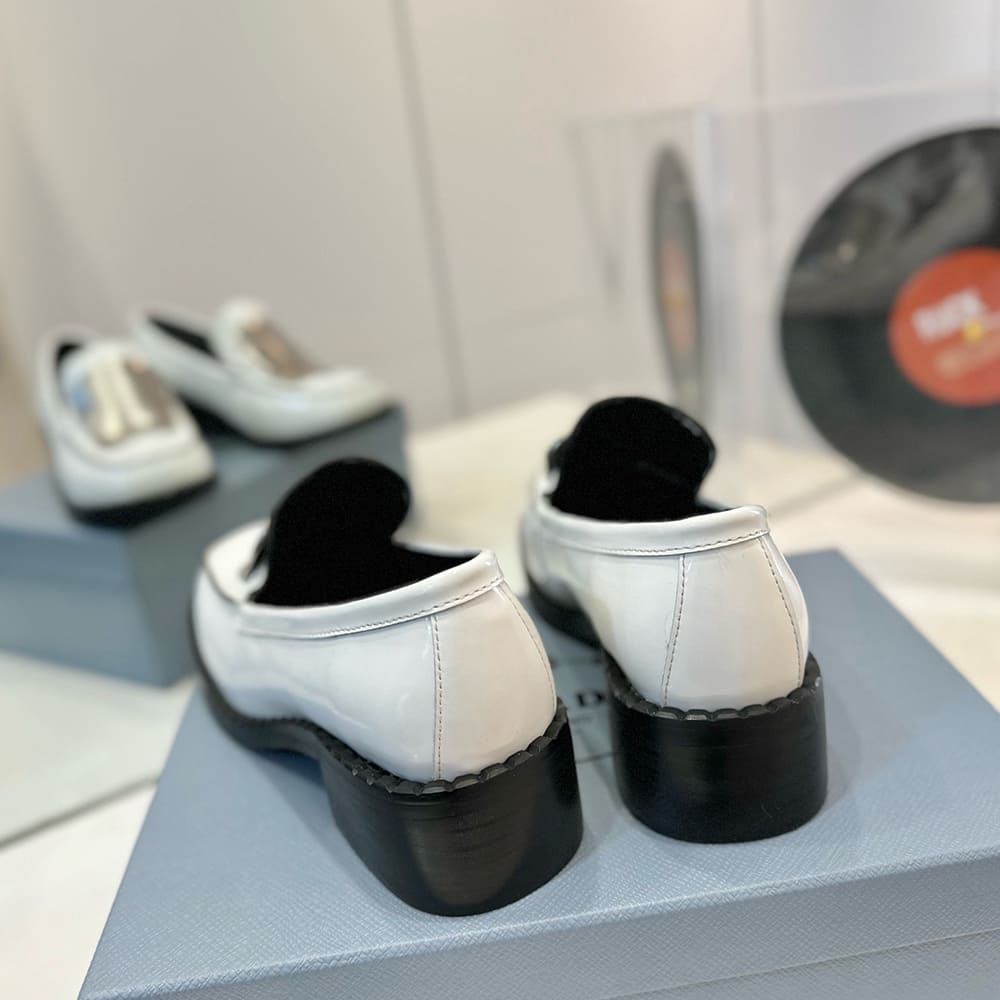 Pra*a loafers