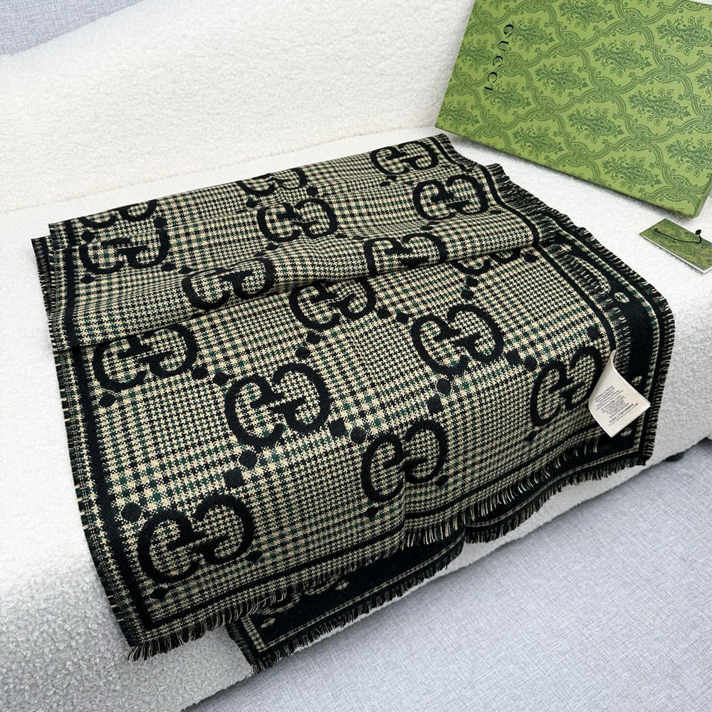 Gvc*1 GG Plaid wool scarf