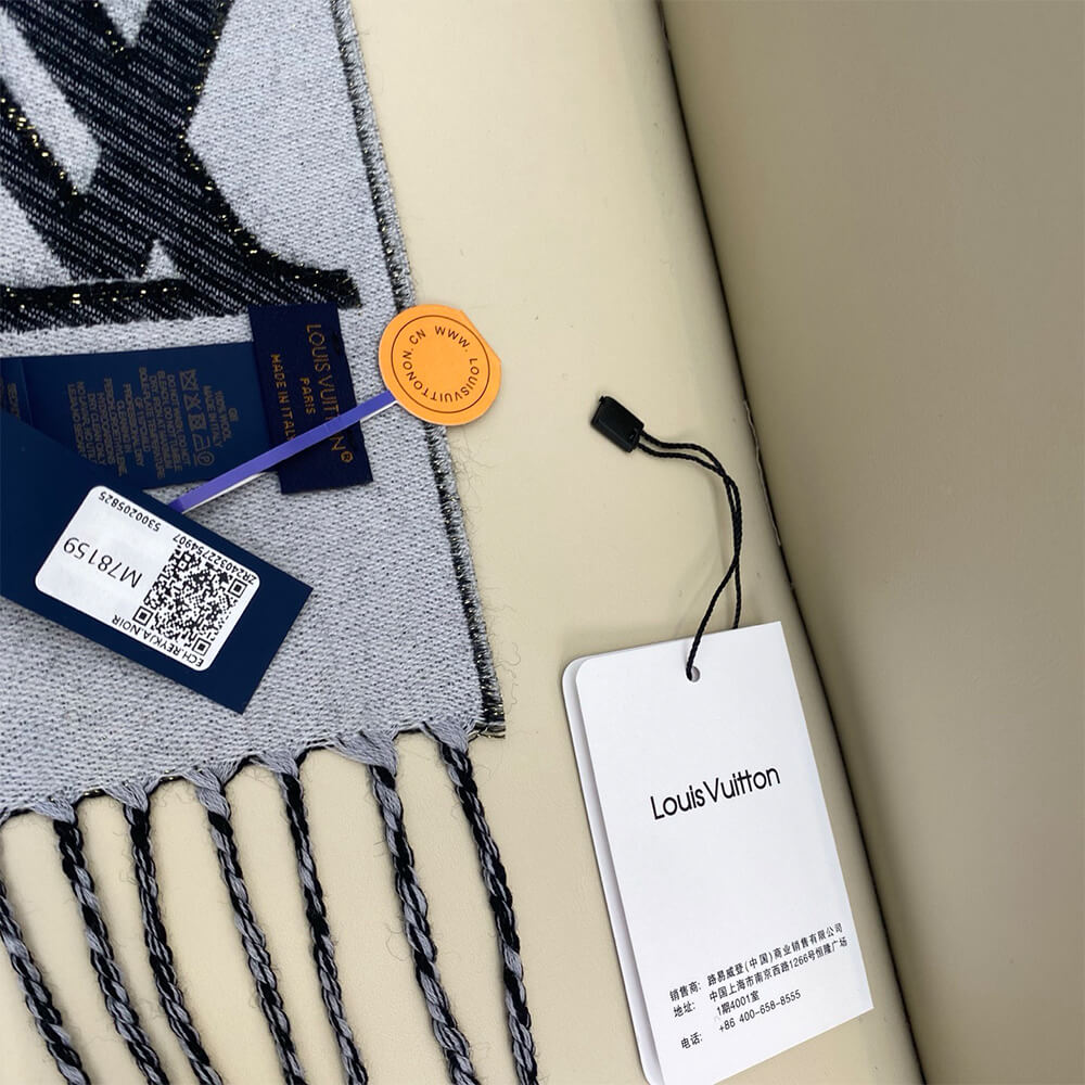 LV Essential Shine Scarf