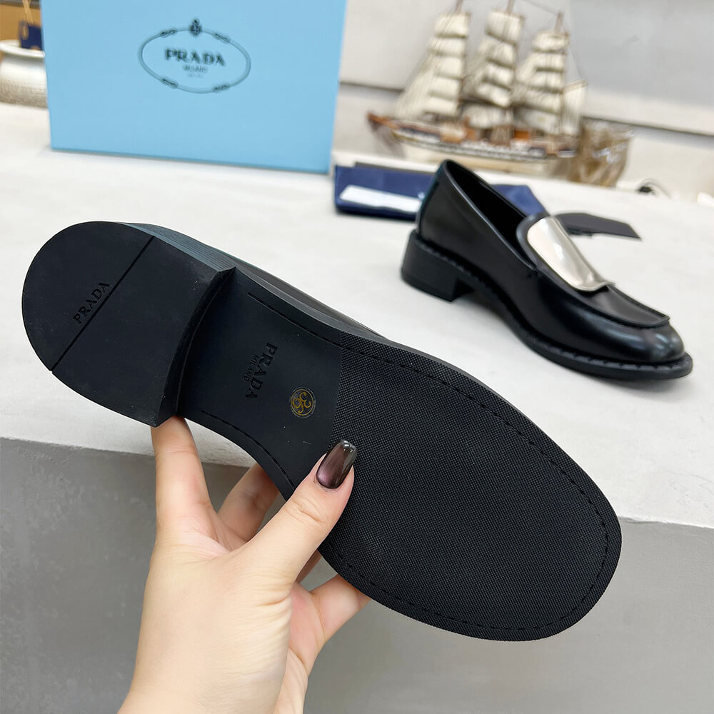 Pra*a loafers