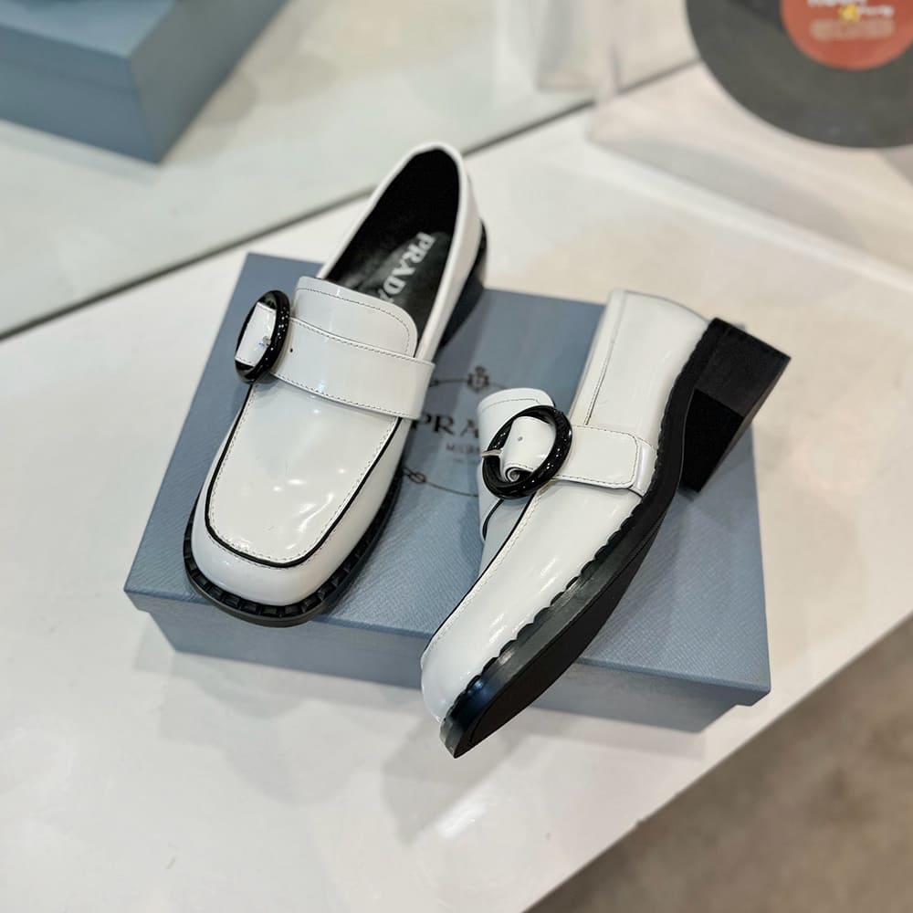 Pra*a loafers