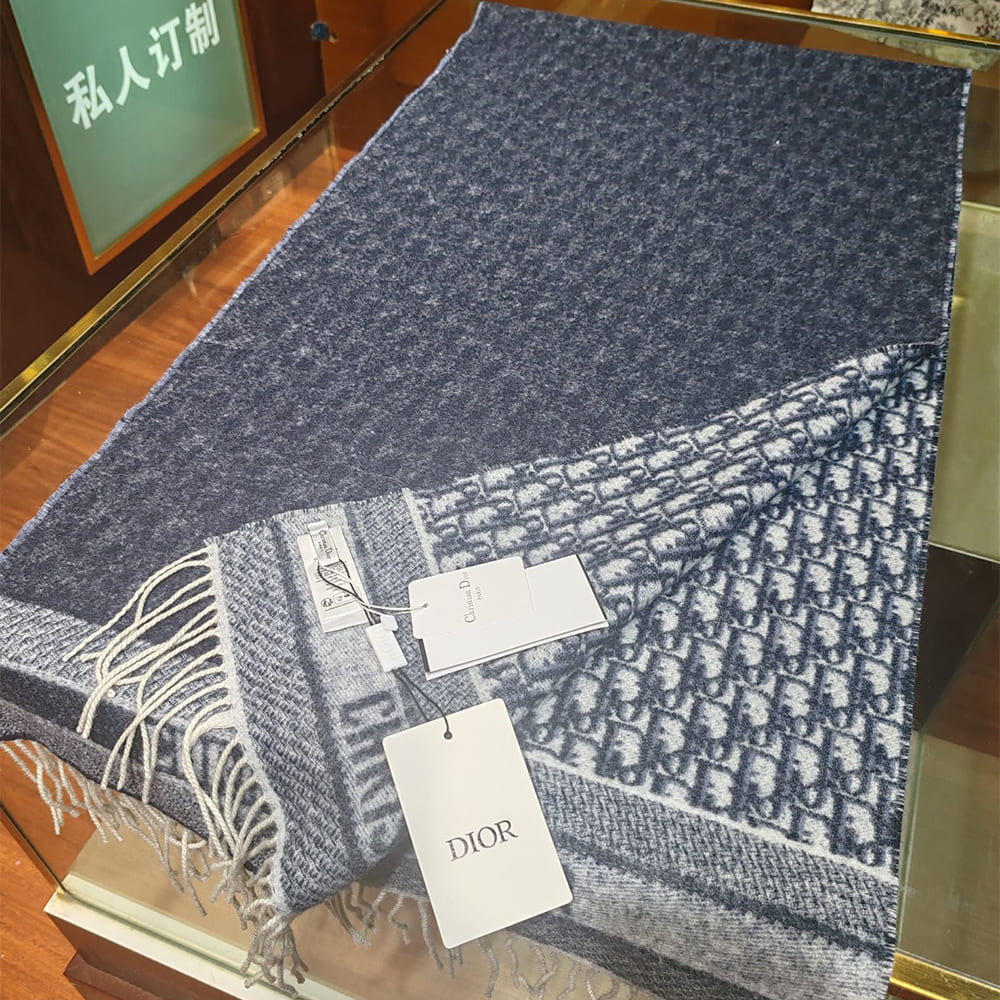 D10r Printed scarf