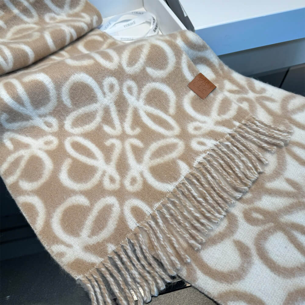 L0ew* Anagram scarf