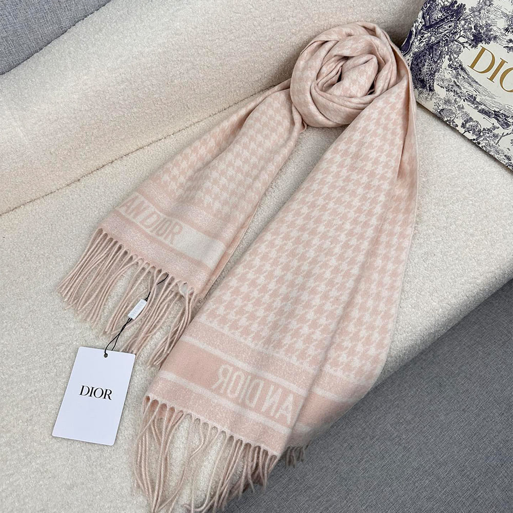 D10r Knit Scarves