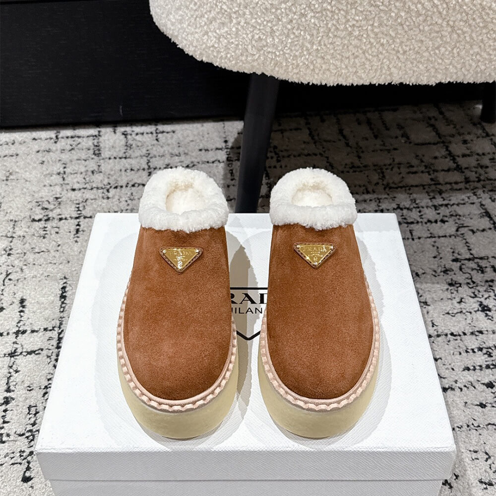 Pra*a Suede slippers
