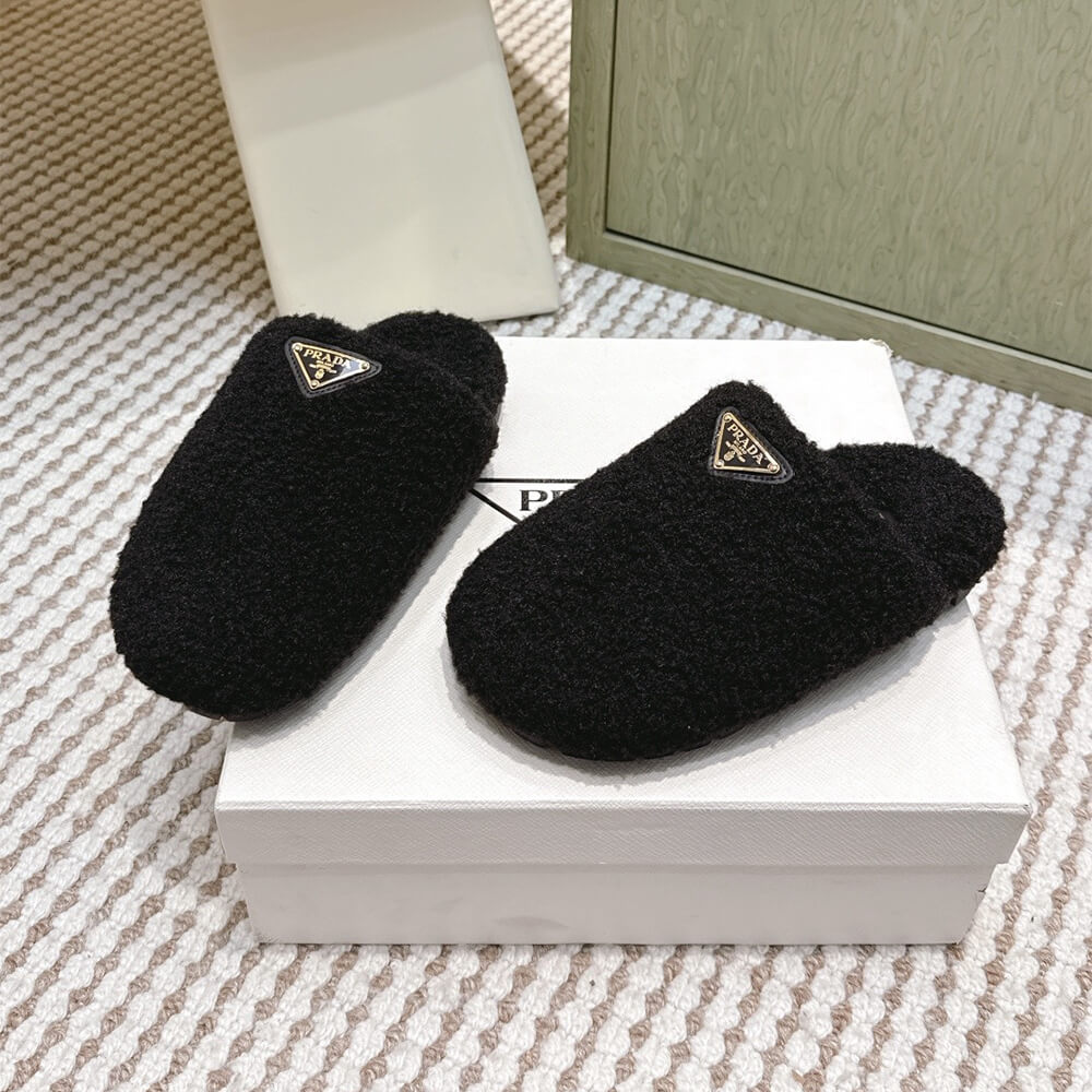 Pra*a Slippers