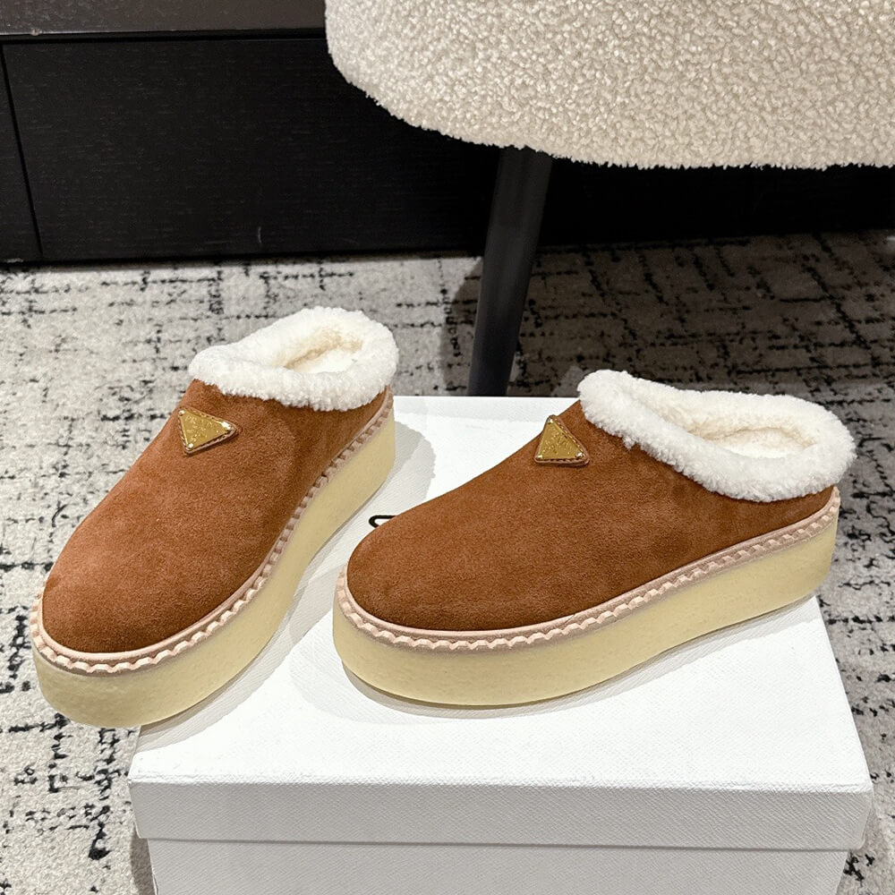 Pra*a Suede slippers